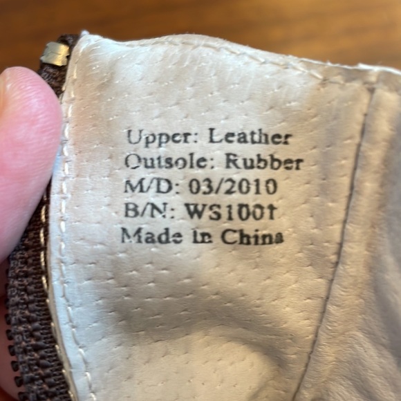 🐆 Wee Squeak brown suede booties - Picture 5 of 5